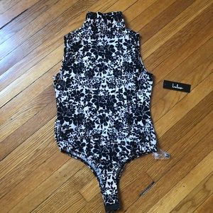 Lulus Floral Turtle-Neck Sleeveless Bodysuit